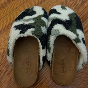 Nicole Miller Camo slippers